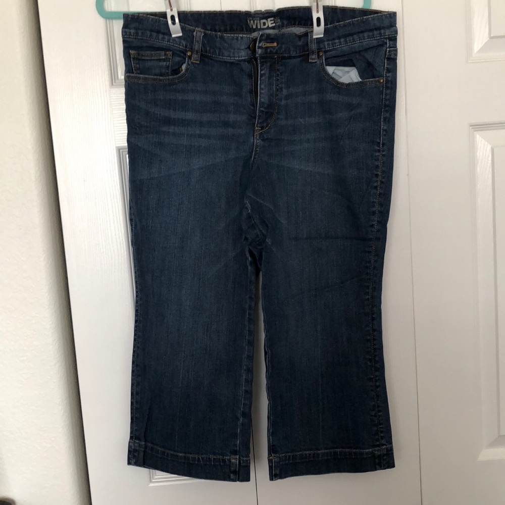 Low rise wide leg Jean capris